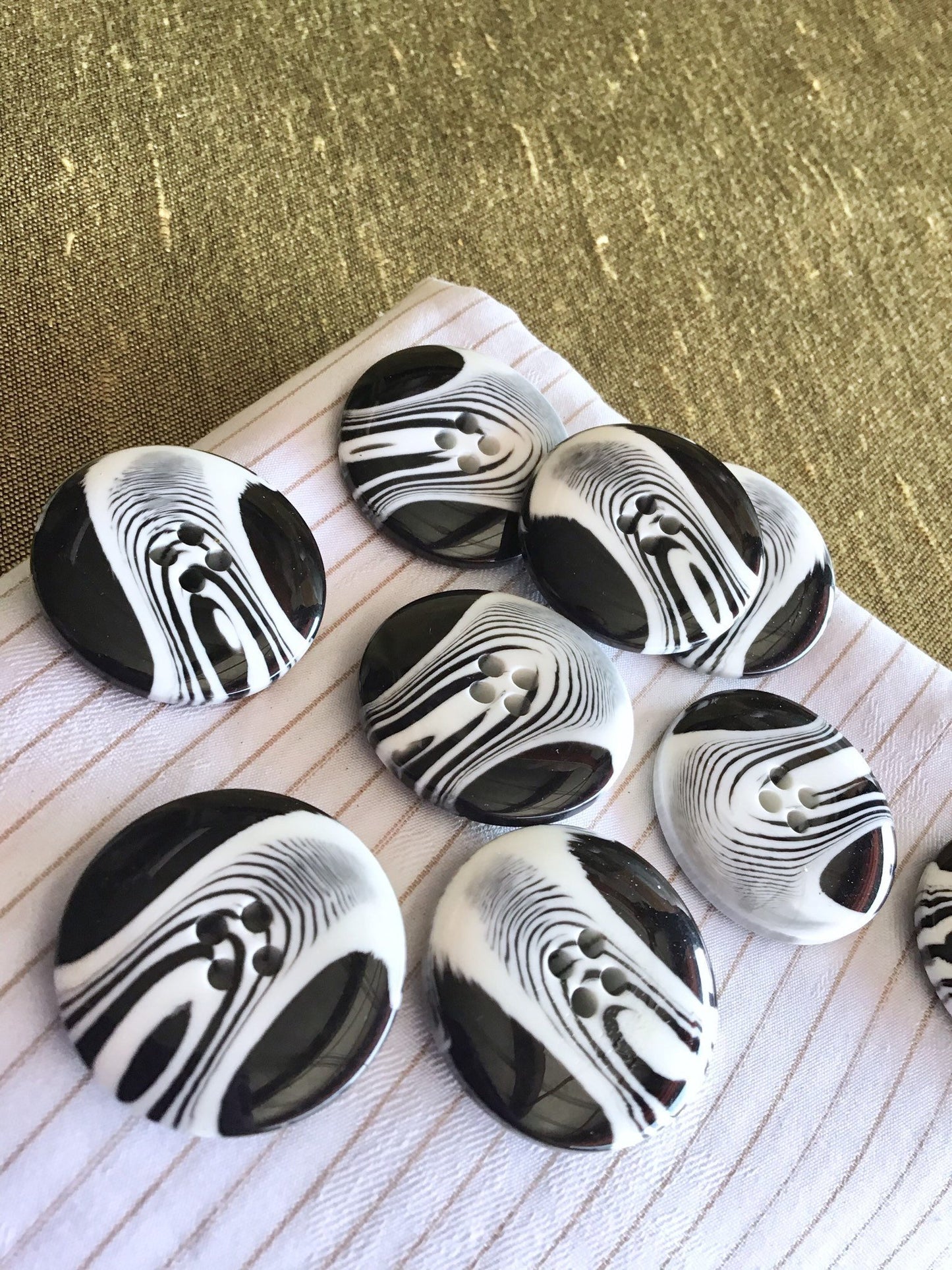 BLACK WHITE Zebra Print 4 Hole ITALIAN Buttons 1-1/8" (28mm) 44L Jacket Coat Buttons/ Wholesale Decorative Buttons 880