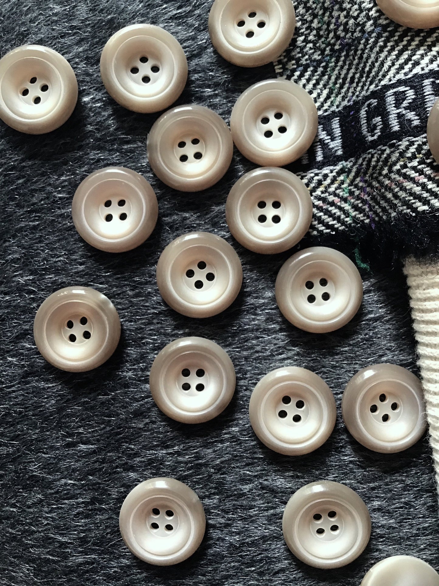 Light Beige Tan VINTAGE ITALIAN Buttons 13/16" (21mm) 34L Dress Buttons / Sewing Buttons for Clothing / Premium Quality 4 Hole Buttons 519