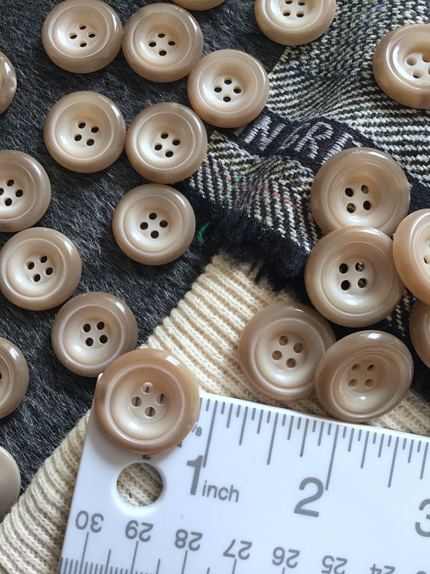 Light Beige Tan VINTAGE ITALIAN Buttons 13/16" (21mm) 34L Dress Buttons / Sewing Buttons for Clothing / Premium Quality 4 Hole Buttons 519