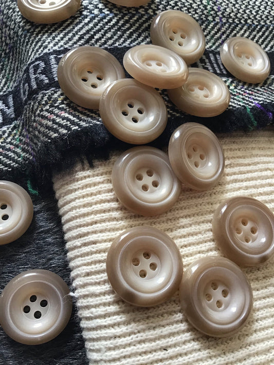 Light Beige Tan VINTAGE ITALIAN Buttons 13/16" (21mm) 34L Dress Buttons / Sewing Buttons for Clothing / Premium Quality 4 Hole Buttons 519