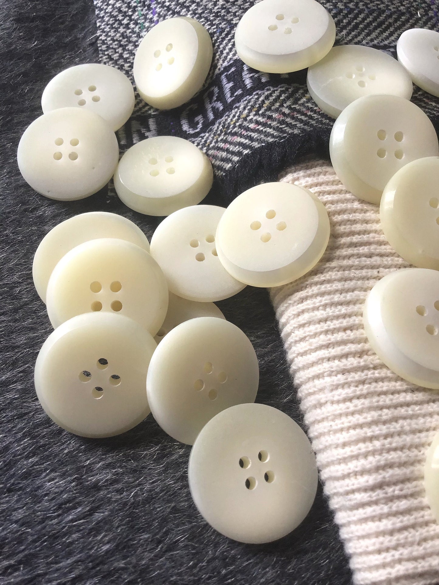 THICK IVORY ITALIAN Vintage Buttons 4 Hole 1" (26mm) 40L Buttons for Clothing / 1" Coating and Jacket Buttons / Designer Dress Buttons 507