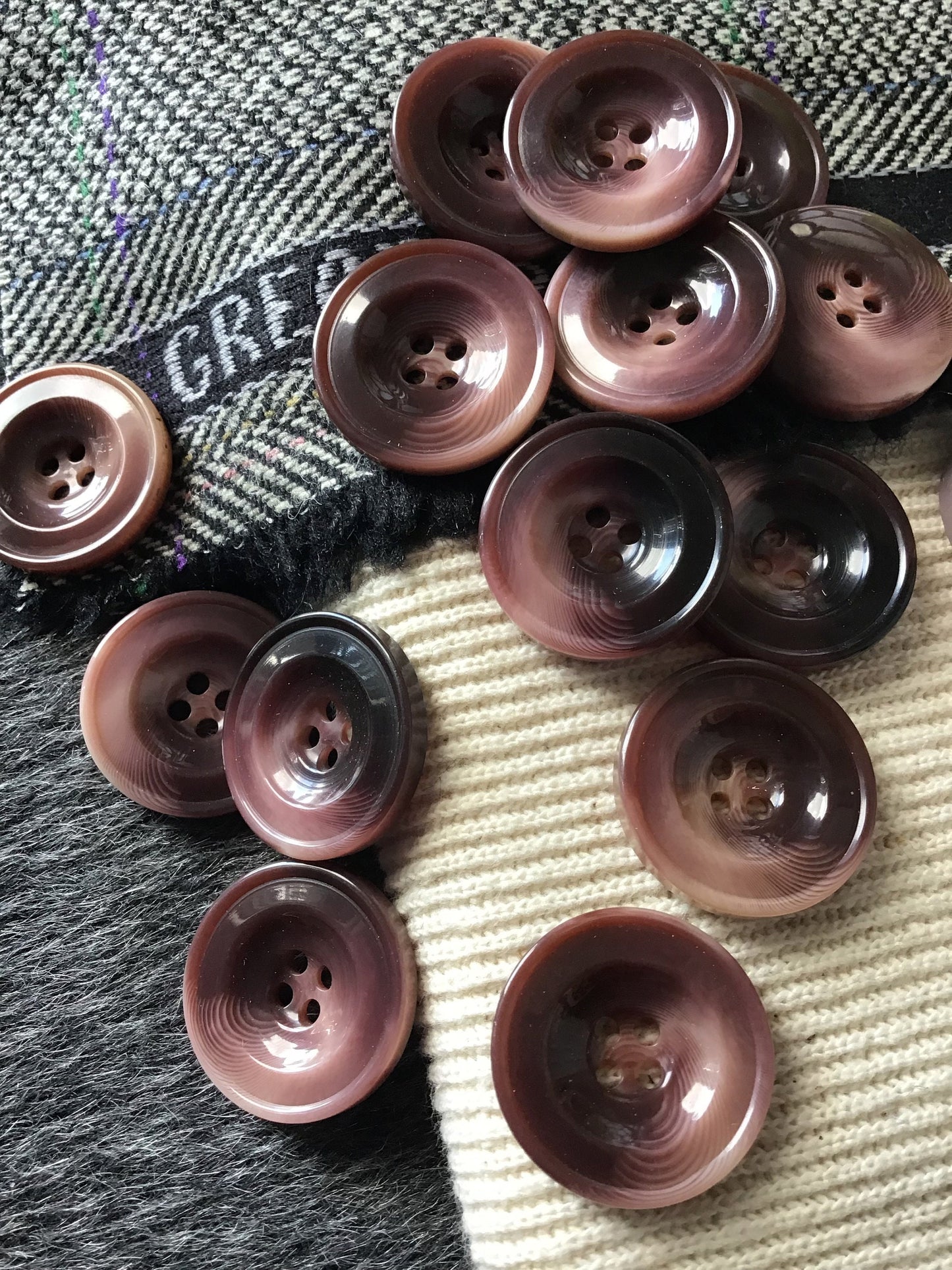 WINE BURGUNDY Vintage Italian Buttons for Clothing / 1" Buttons Wholesale / 4 Hole Sewing Buttons / Jacket Buttons / Dress Buttons 511