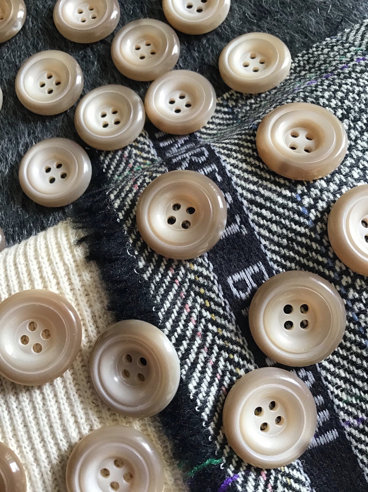 Light Beige Tan VINTAGE ITALIAN Buttons 13/16" (21mm) 34L Dress Buttons / Sewing Buttons for Clothing / Premium Quality 4 Hole Buttons 519