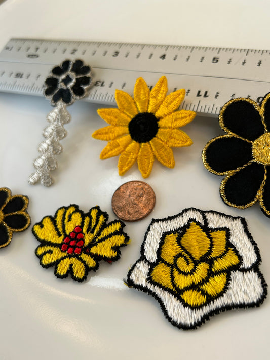 6 pieces FLORAL VINTAGE appliqués yellow white black gold outline silver flower iron on Patches #7