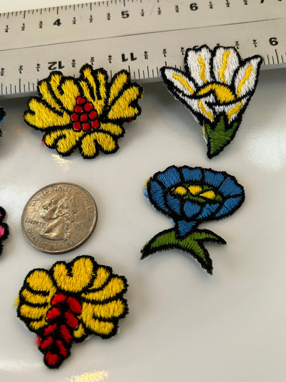 6 pieces FLORAL VINTAGE appliqués blue yellow black outline pink flower iron on Patches #9