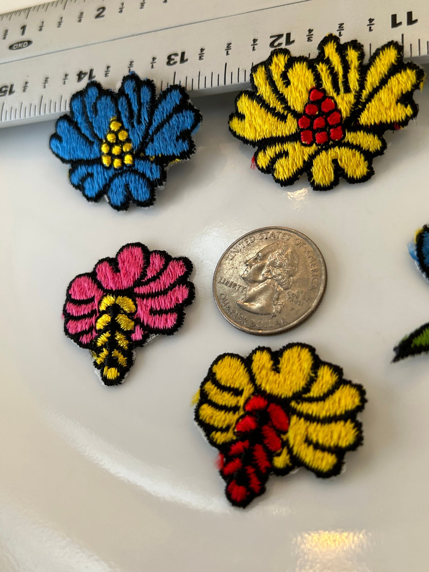 6 pieces FLORAL VINTAGE appliqués blue yellow black outline pink flower iron on Patches #9