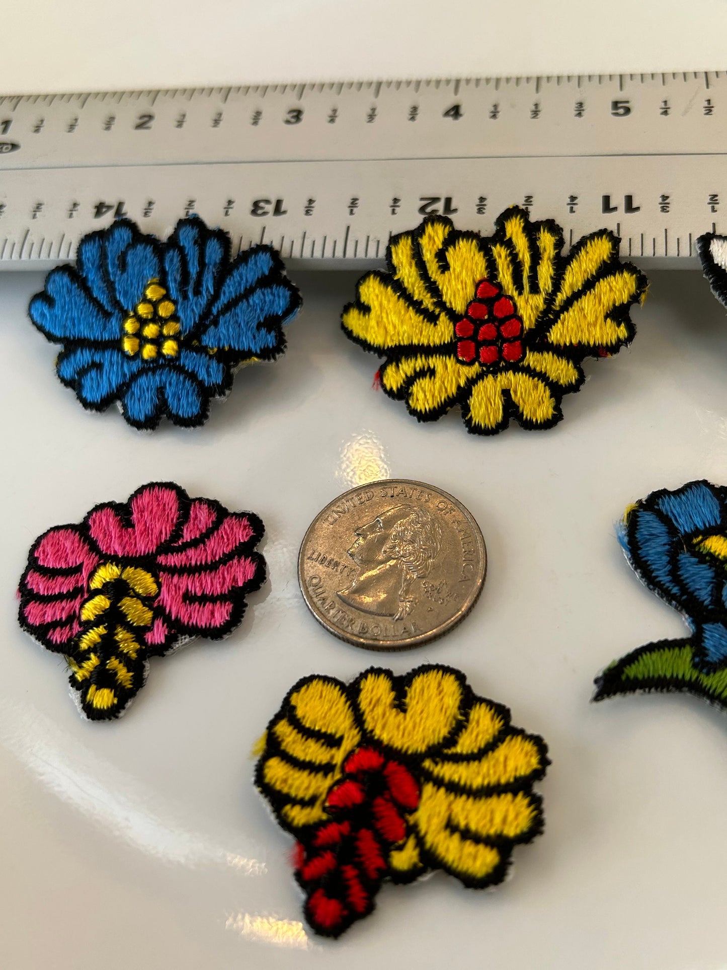 6 pieces FLORAL VINTAGE appliqués blue yellow black outline pink flower iron on Patches #9