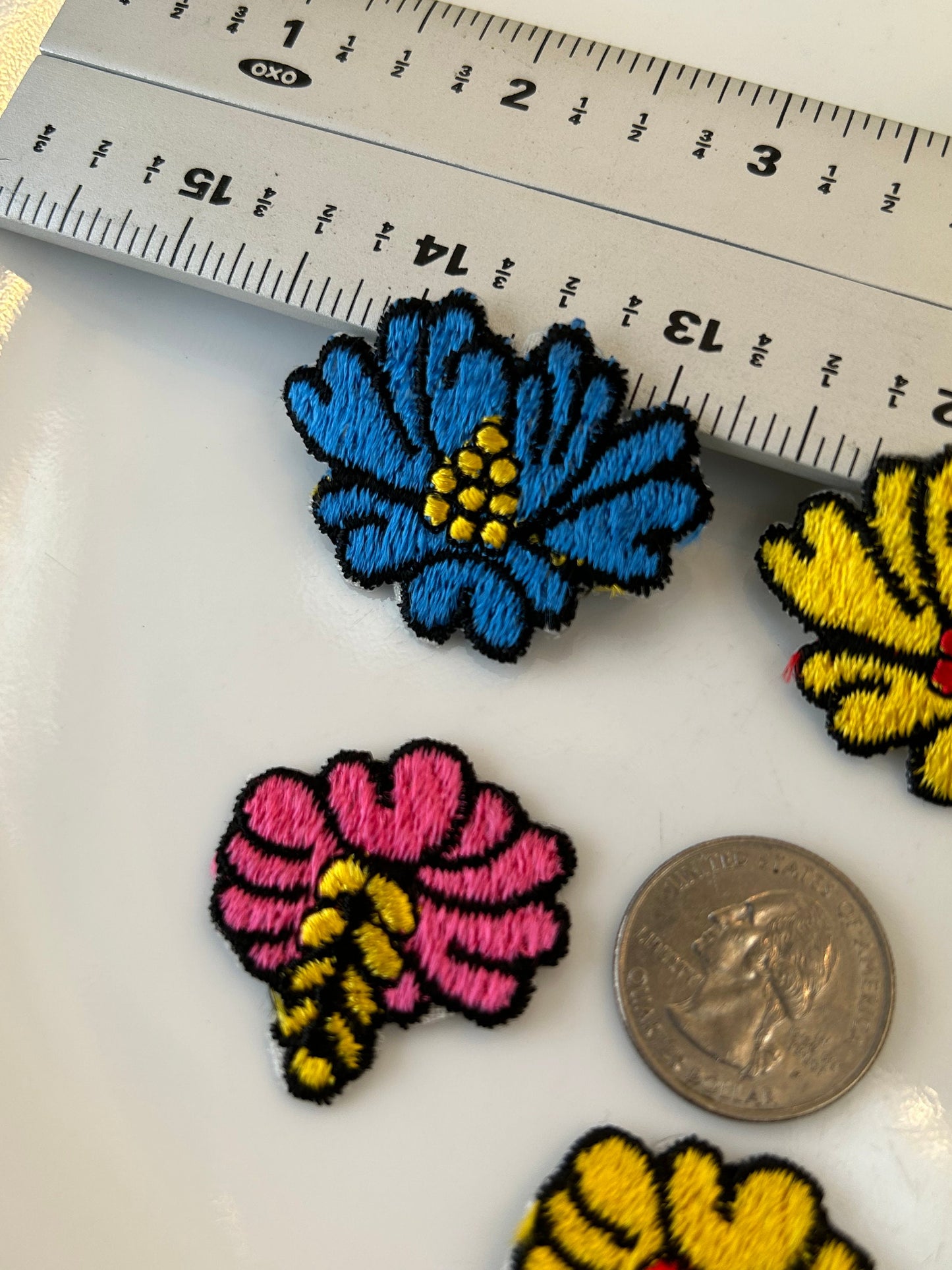 6 pieces FLORAL VINTAGE appliqués blue yellow black outline pink flower iron on Patches #9