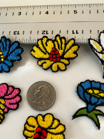 6 pieces FLORAL VINTAGE appliqués blue yellow black outline pink flower iron on Patches #9