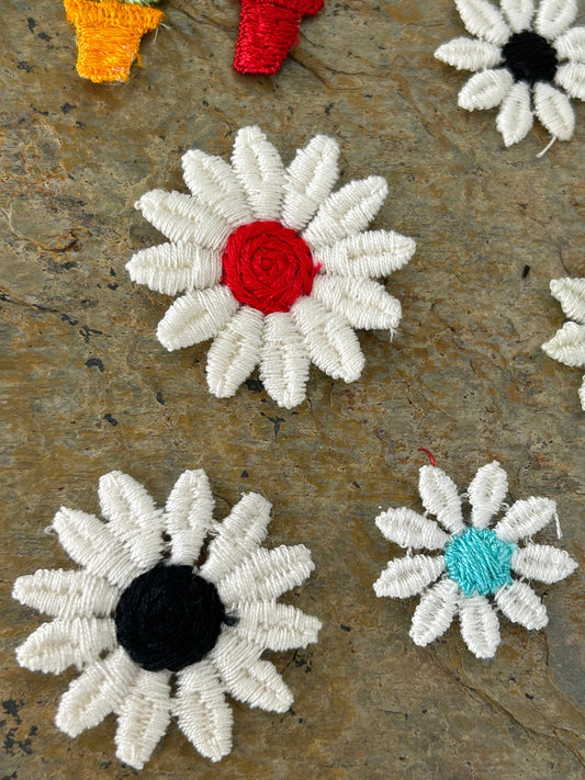 Adorable flowers appliqués 9 pieces set. lot#27