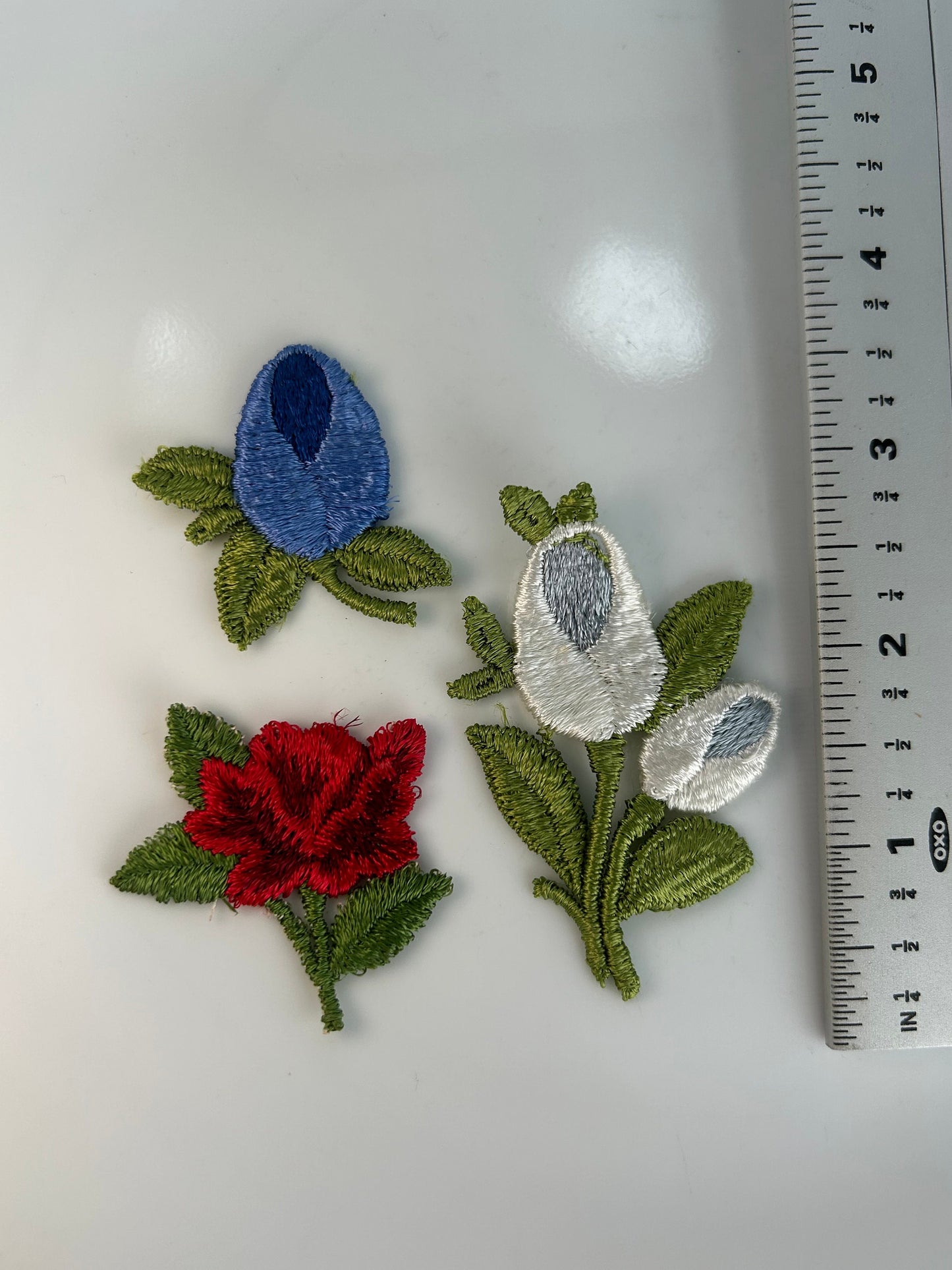 Sweet flowers vintage appliqués blue white red wholesale lace embroidered appliques lot collection #43