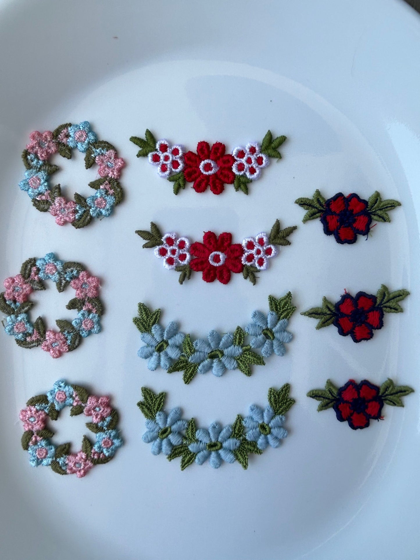 Holiday floral appliqués 4 gorgeous styles to choose from: blue/pink, red/navy, blue, red/white vintage collection #45