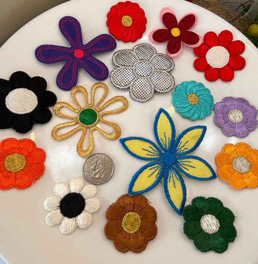 15 pieces FLORAL VINTAGE appliqués purple white black brown light blue yellow blue outline red flower iron on Patches #21