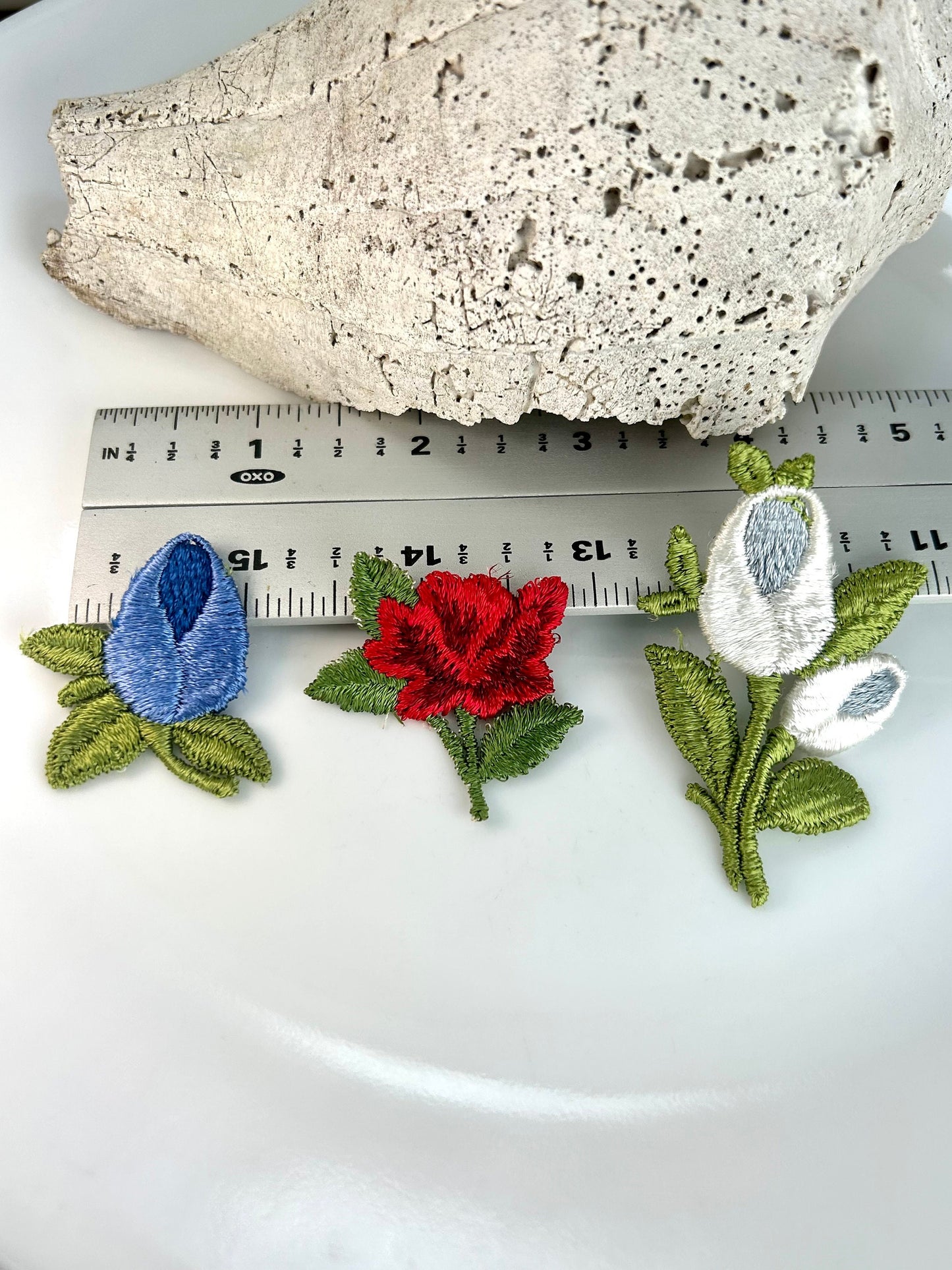 Sweet flowers vintage appliqués blue white red wholesale lace embroidered appliques lot collection #43