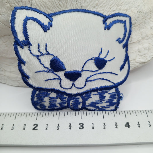 Blue white cat iron on sewing appliqué Patches #420