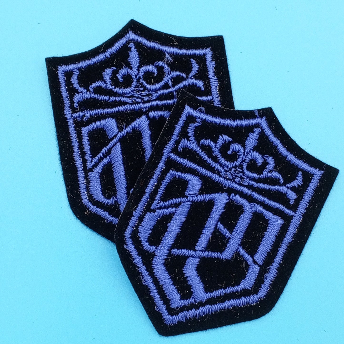 VINTAGE Badge Patches black Blue Embroidered Patch Iron on Appliques #718