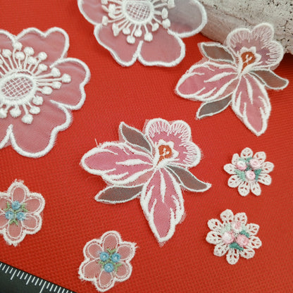 8 pieces FLORAL VINTAGE Lace appliques blue green white pink orange flower Patches #139