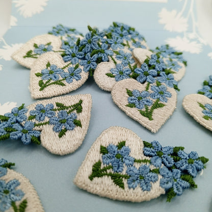 VINTAGE Blue green Floral off white heart patches Sew on Heart Appliques #648