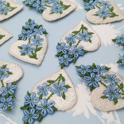 VINTAGE Blue green Floral off white heart patches Sew on Heart Appliques #648