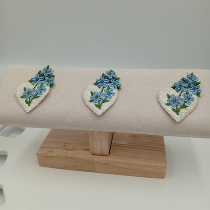 VINTAGE Blue green Floral off white heart patches Sew on Heart Appliques #648