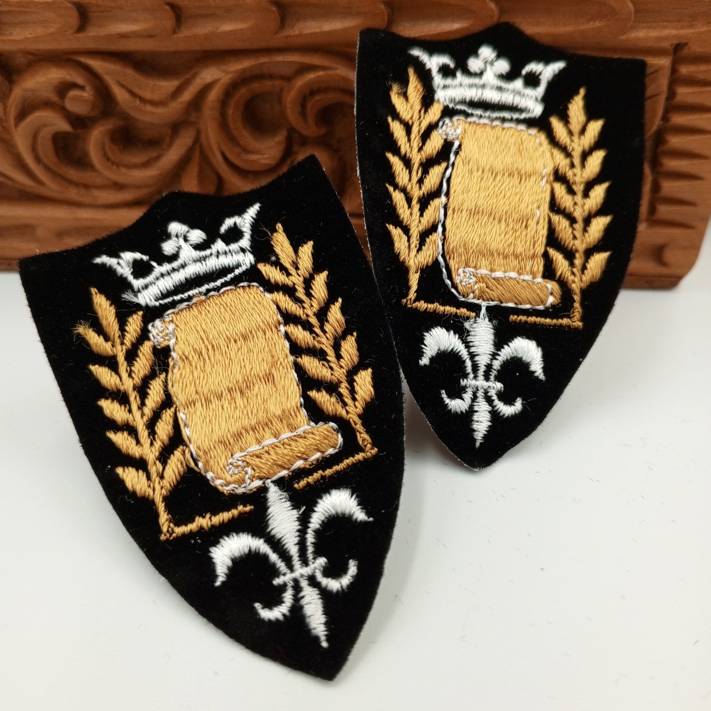 VINTAGE Badge Patches black, white crown Gold embroidered Scroll Patch Appliques #713