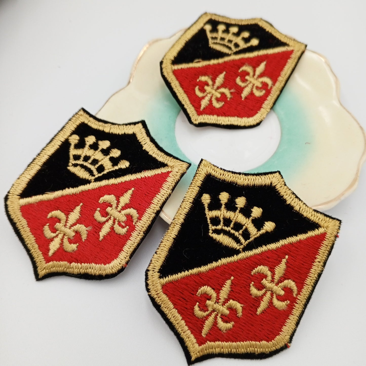 VINTAGE Badge Patches gold crown, black Red Embroidery Patch Iron on Appliques #700