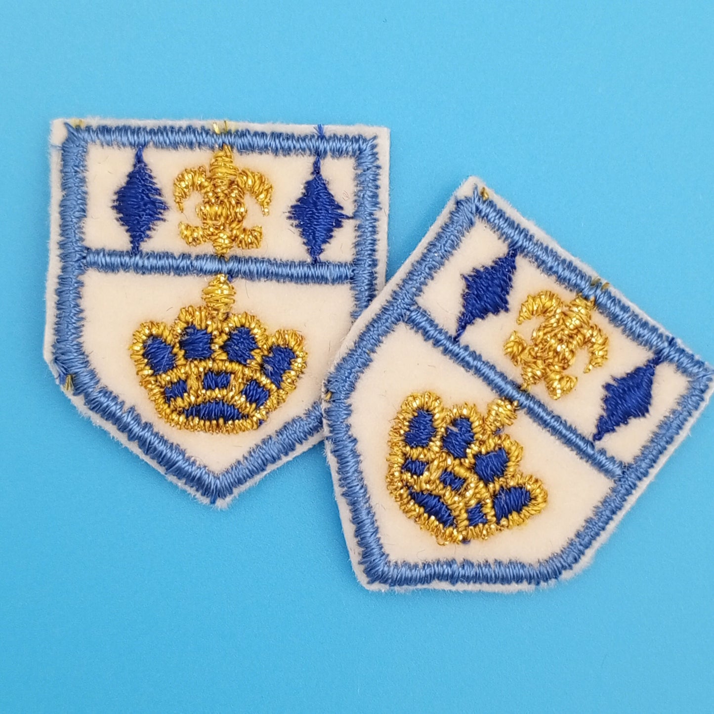 VINTAGE Badge Patches white blue metallic gold crown Embroidered Appliques #707