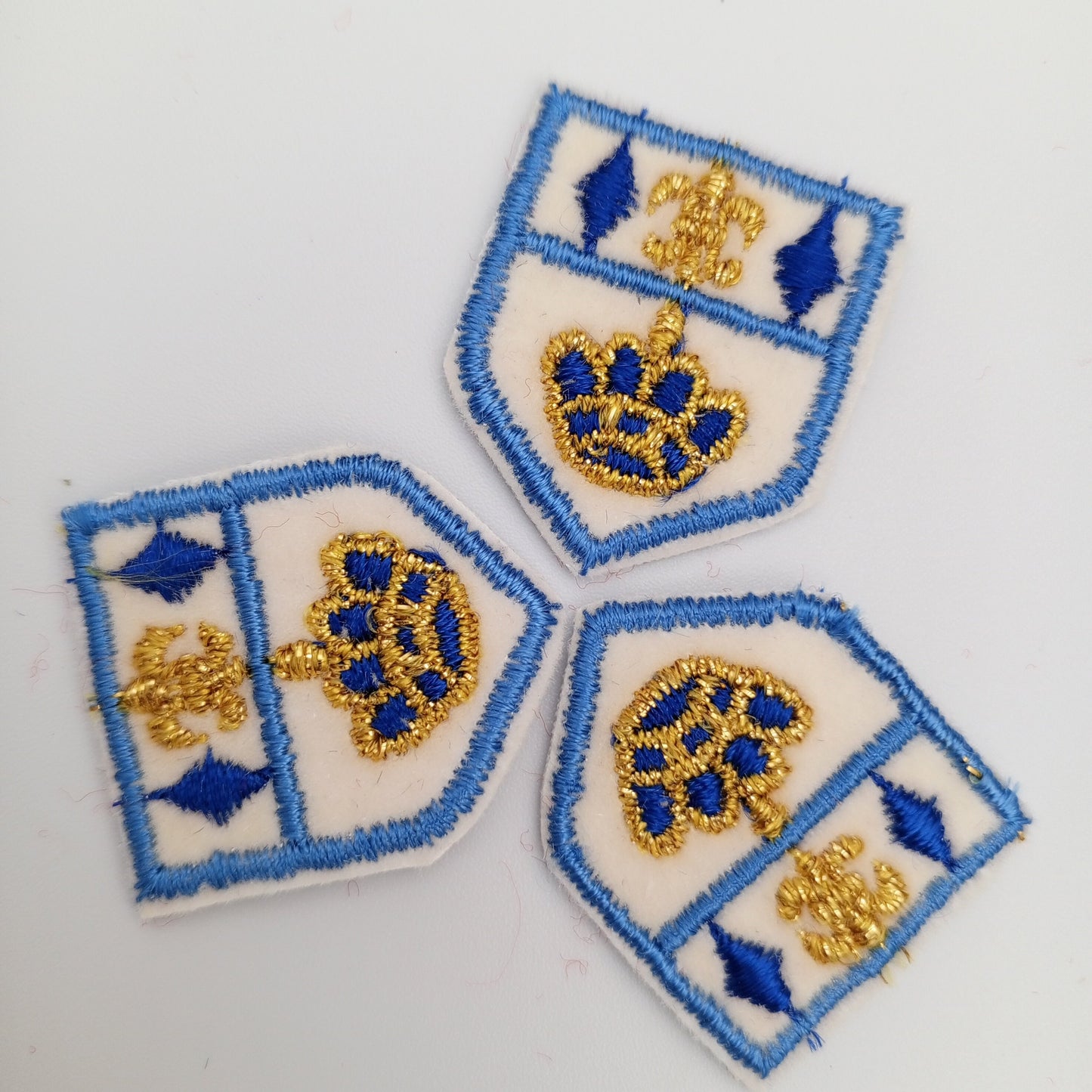 VINTAGE Badge Patches white blue metallic gold crown Embroidered Appliques #707