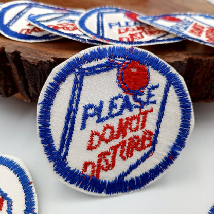 VINTAGE Badge Patches white red blue please do not disturb patch Embroidery Appliques #744