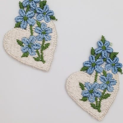 VINTAGE Blue green Floral off white heart patches Sew on Heart Appliques #648