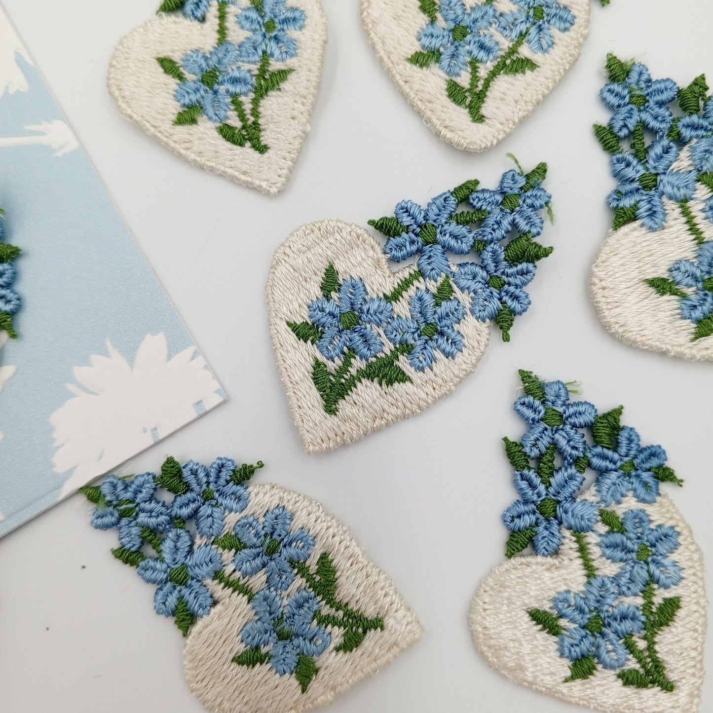 VINTAGE Blue green Floral off white heart patches Sew on Heart Appliques #648