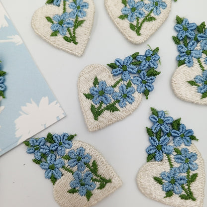 VINTAGE Blue green Floral off white heart patches Sew on Heart Appliques #648