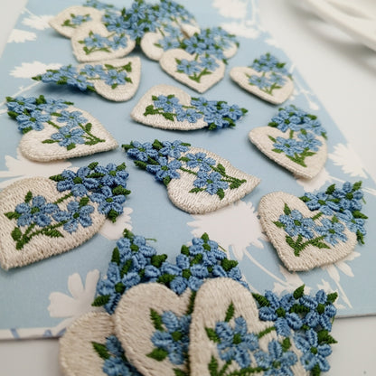 VINTAGE Blue green Floral off white heart patches Sew on Heart Appliques #648